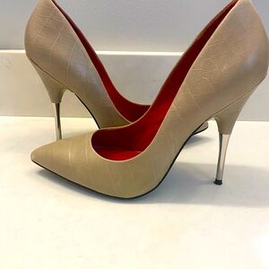 Charles Jourdan nude snakeskin leather stiletto with silver heel. Size 7.5